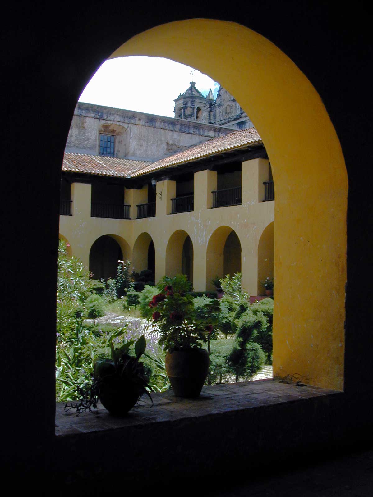 Monasterio, vista a la jardín